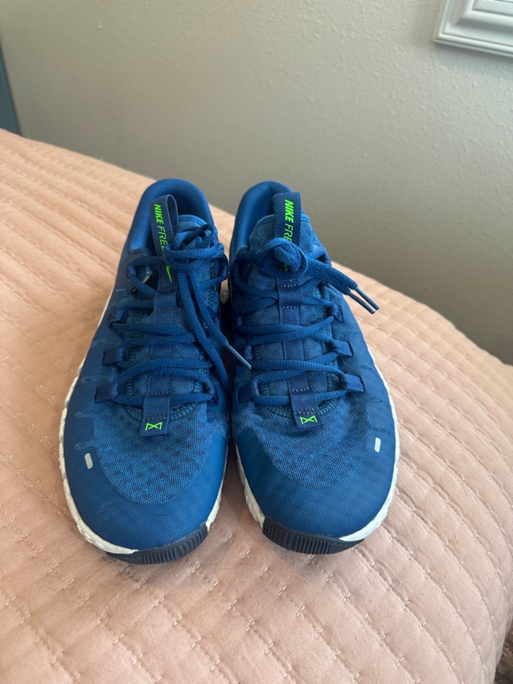 Nike RUN FREE  Running Sneakers with Neon Green Accents